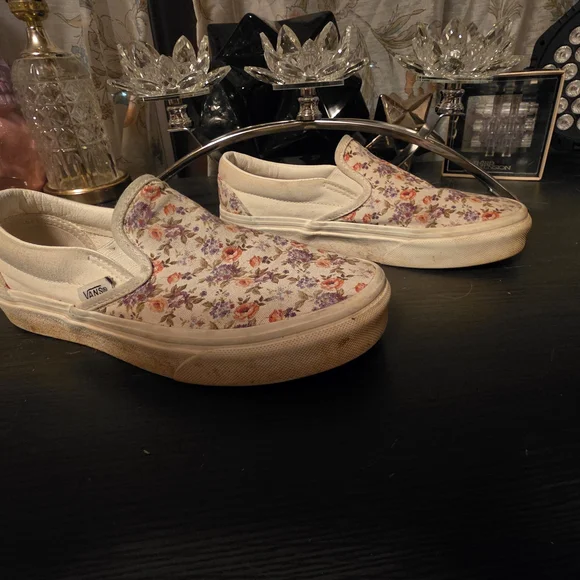 Vans Floral Slip-On Sneakers in Cream with Pink & Purple Flowers - Picture 2 of 3